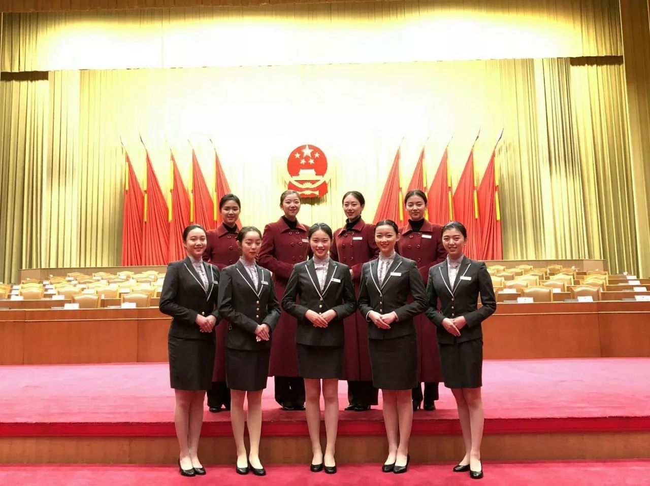 禮儀工坊成員出色完成杭州市第十三屆人民代表大會(huì)第二次會(huì)議禮賓與攝影服務(wù)